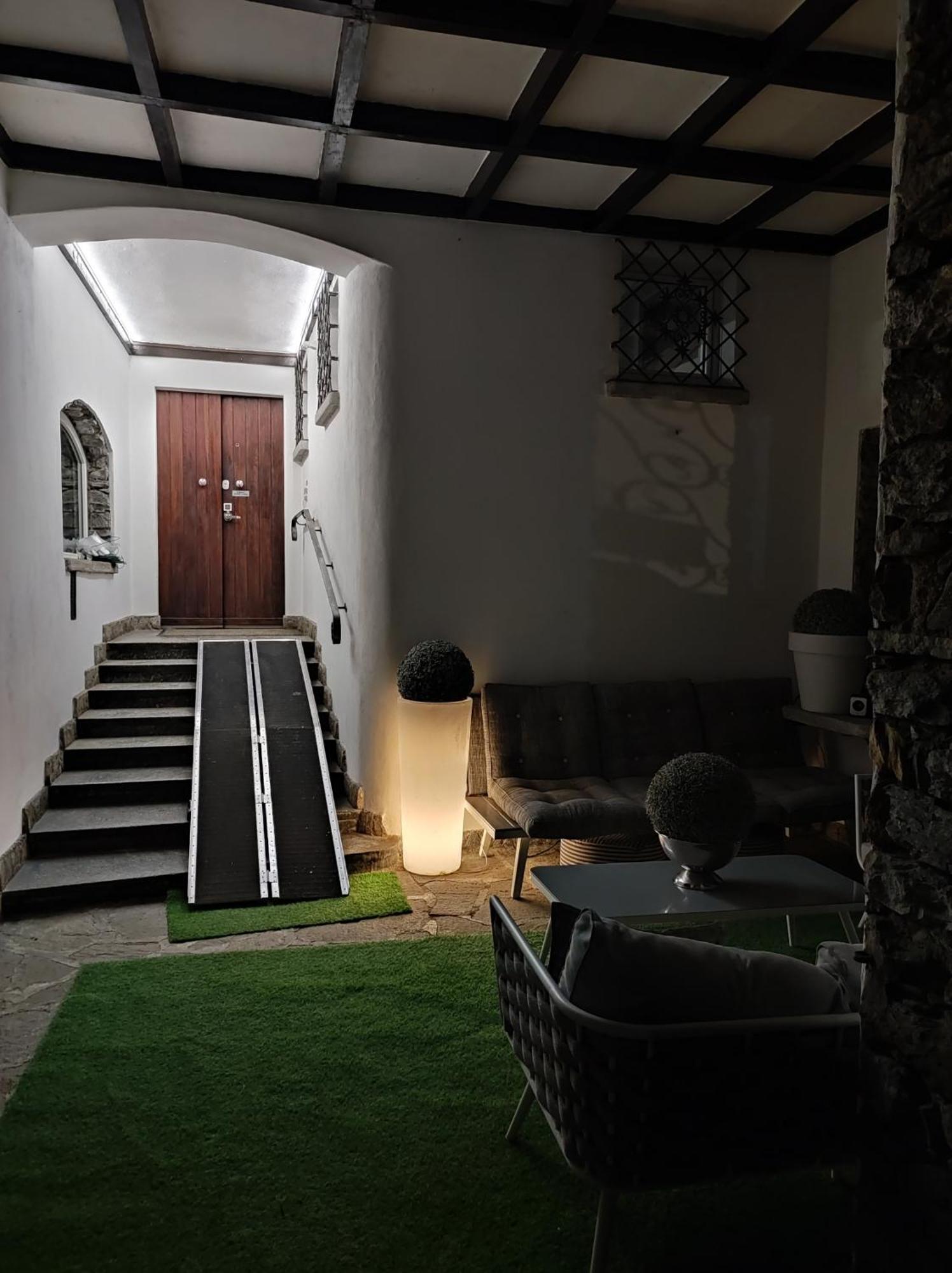 "La Selvetta" Bed And Breakfast Buguggiate Exterior photo